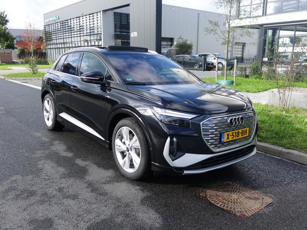 Audi Q4 e-tron 50 quattro 2 x S Line 77 kWh Pano 5 jaar Gara, Auto's, Audi, 12 maanden, Gebruikt, Zwart, Zwart