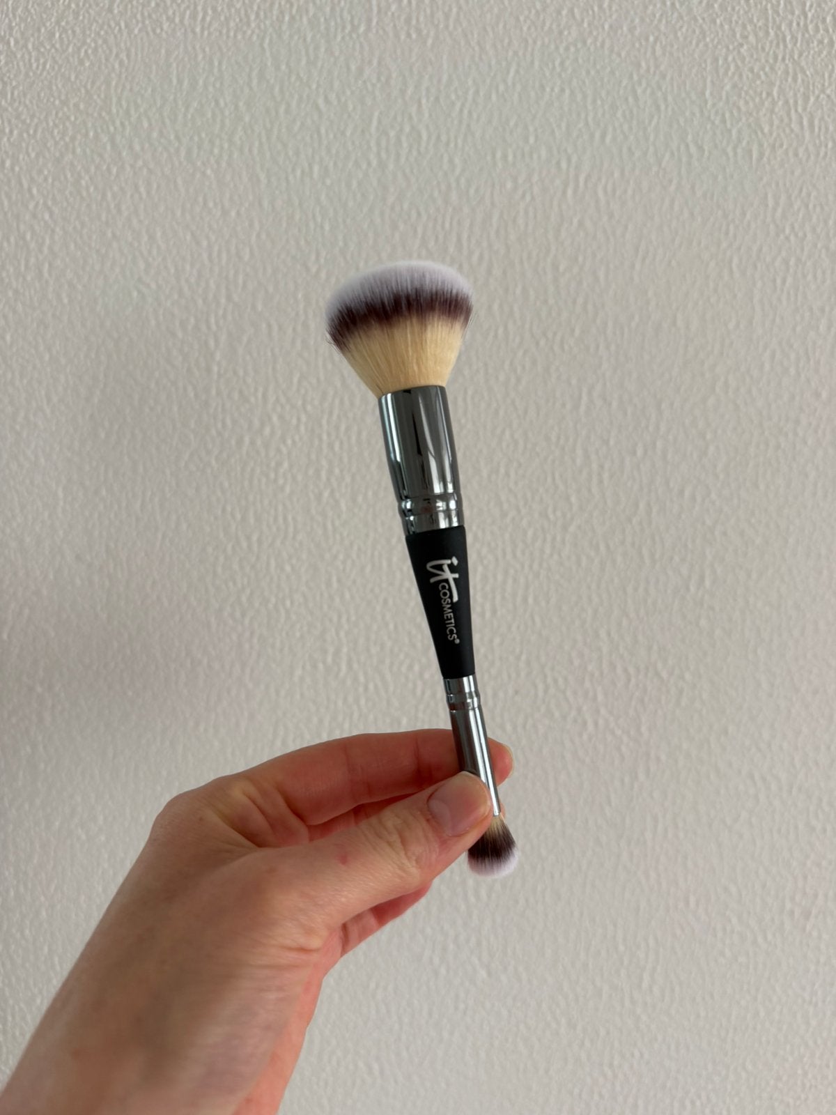 It cosmetics heavenly luxe complexion brush #7 2in1, Ophalen of Verzenden, Zo goed als nieuw, Zwart, Gehele gezicht