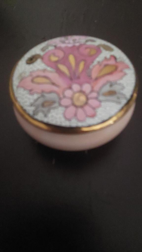 Roze pillendoosje met bloemmotief - Handgeschilderd, Ophalen of Verzenden