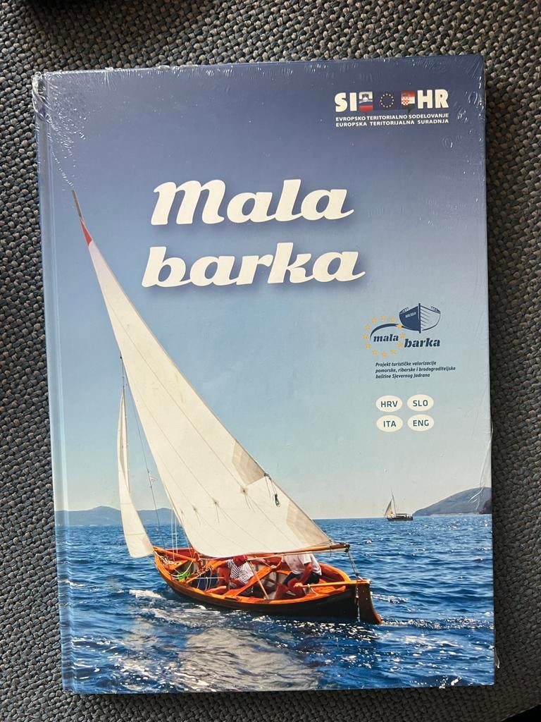Zeilboek mala barka (Sloveens), Ophalen, Nieuw