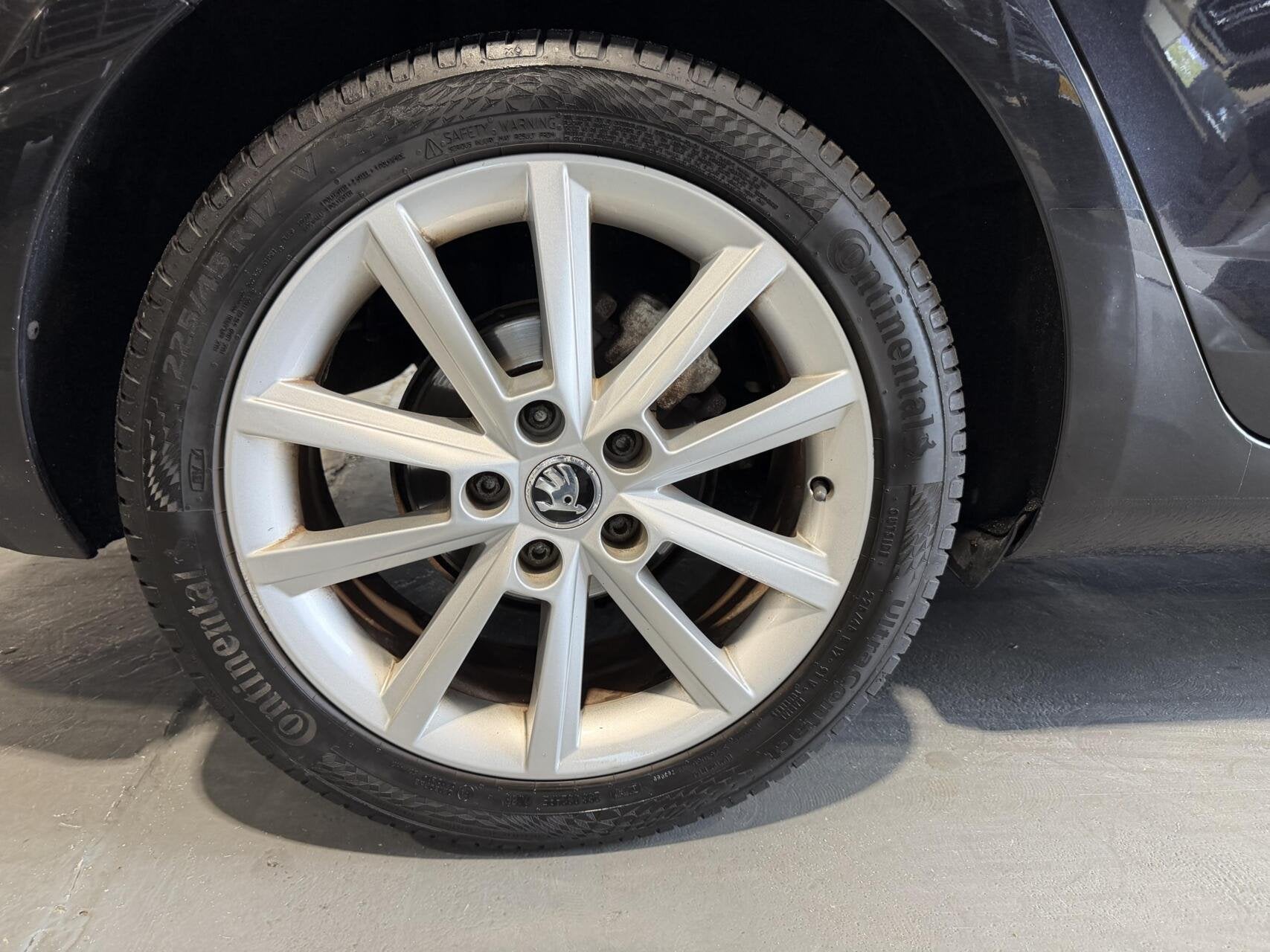 Skoda Octavia Combi 1.2 TSI Greentech Elegance, Auto's, Gebruikt, 4 cilinders, Zwart, 630 kg