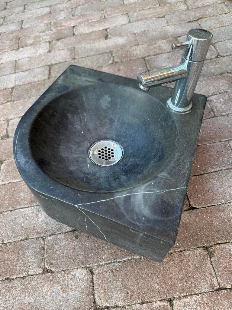 Natuurstenen hoek fontijn wastafel met kraan, Doe-het-zelf en Verbouw, Sanitair, Ophalen, Gebruikt, Steen, Wastafel