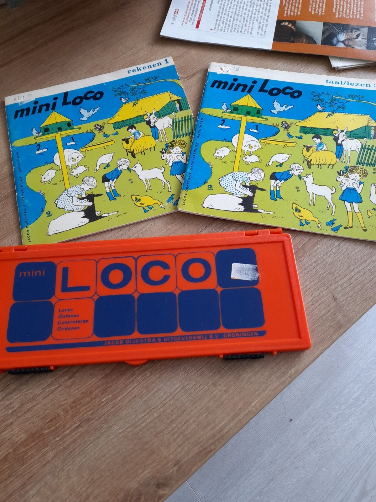 Mini loco doos en 2 boekjes vintage in nette staat, Ophalen of Verzenden, Gebruikt, Taal en Lezen