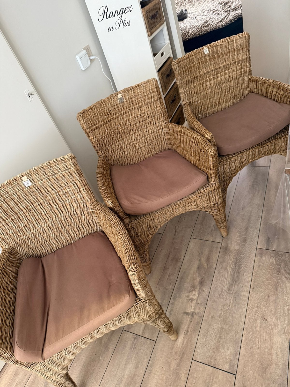 5x Riviera Maison Rattan Eetkamerstoelen met bruine kussens, Ophalen, Bruin, Riet of Rotan, Zo goed als nieuw