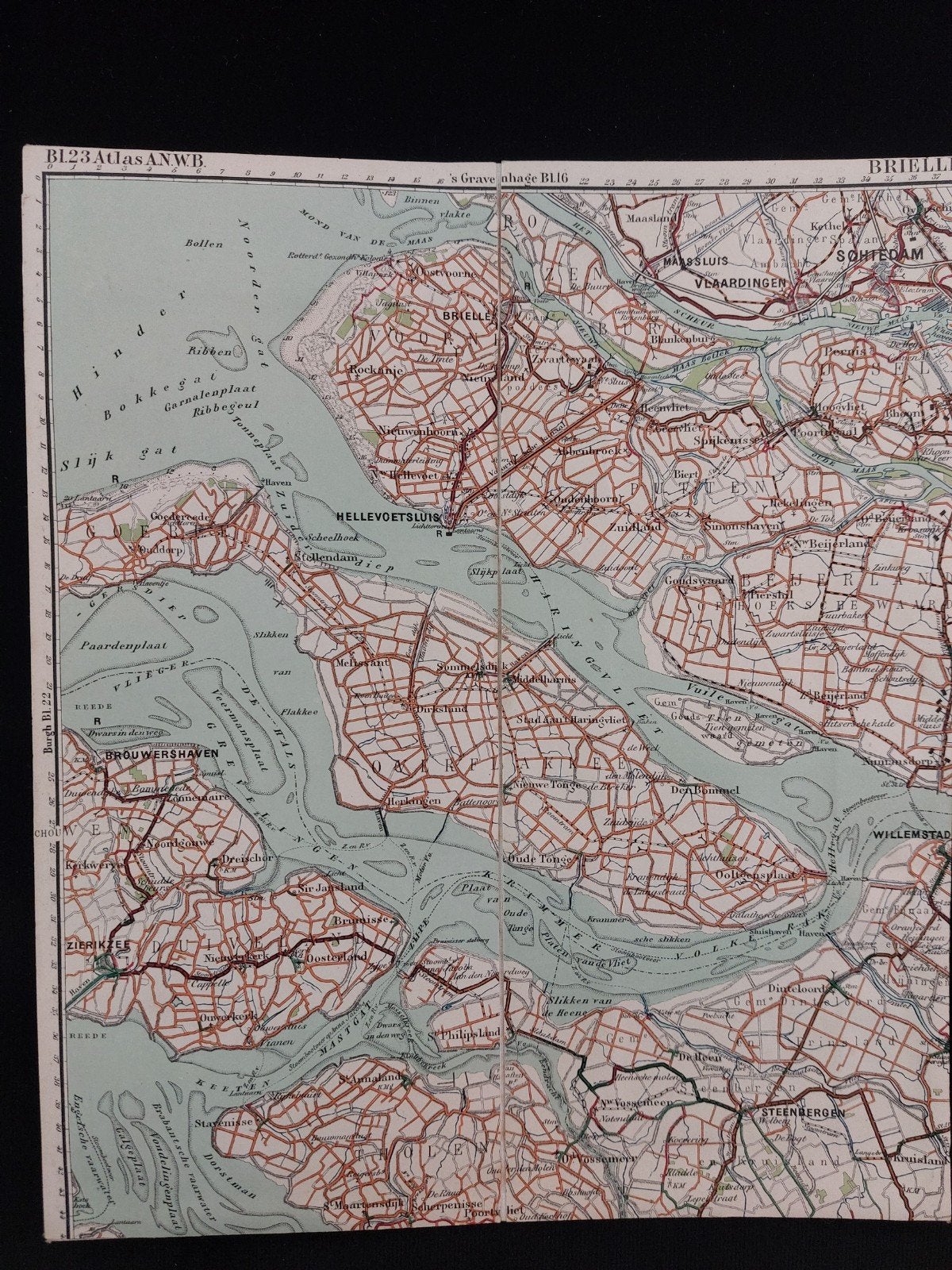 23 / Brielle en omgeving plattegrond uit Atlas ANWB in 1920, Boeken, Gelezen, ANWB, Ophalen of Verzenden, Landkaart