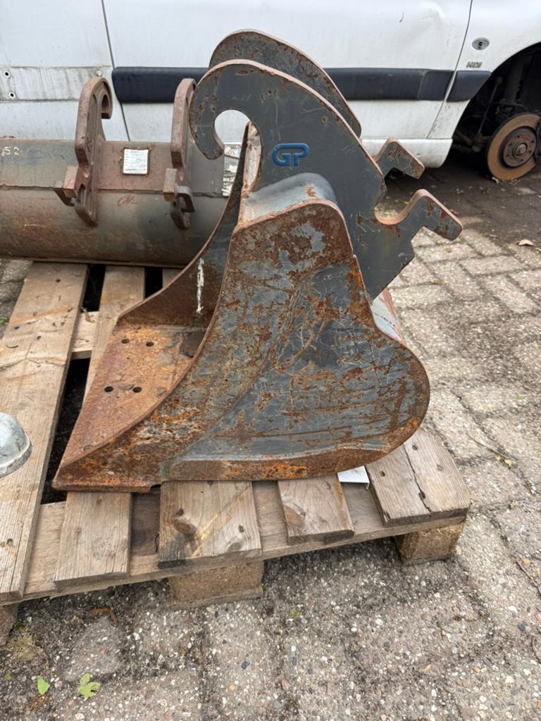 2x CW05 kraanbak / graafbak – Cangini & GP Equipment, Ophalen
