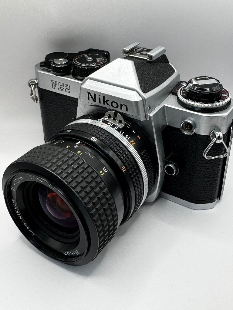 Nikon FE2 + Zoom Nikkor 35–70mm f/3.3–4.5, Audio, Tv en Foto, Fotocamera's Analoog, Ophalen of Verzenden, Gebruikt, Spiegelreflex