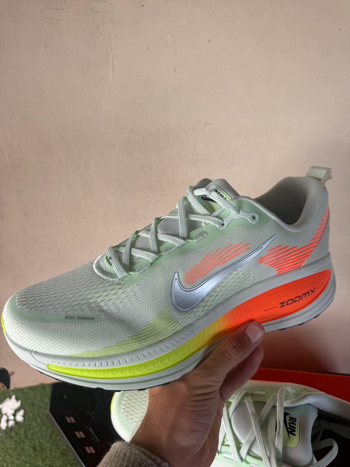 Nike Vomero 18 Green Orange maat 45, Sport en Fitness, Loopsport en Atletiek, Ophalen of Verzenden, Zo goed als nieuw, Hardloopschoenen