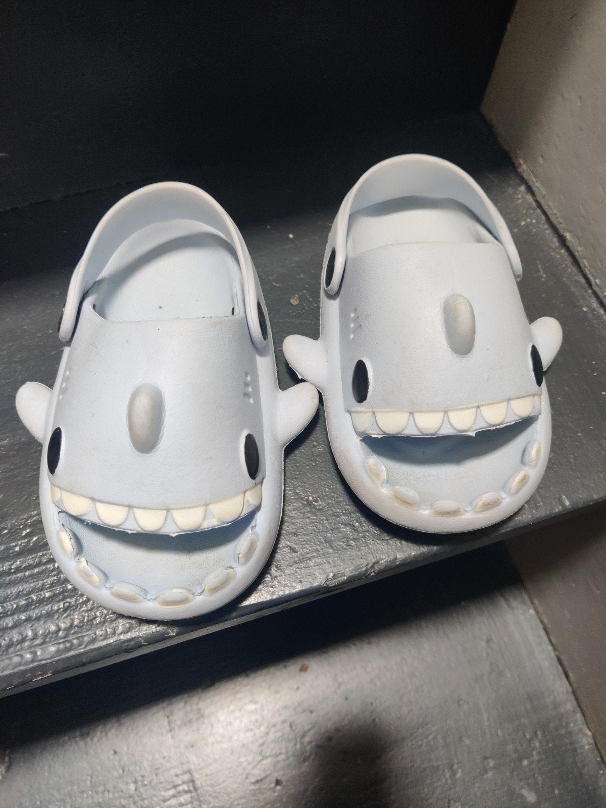 Leuke haaien slippers, maat 23-24, Ophalen of Verzenden, Gebruikt, Jongen of Meisje, Schoenen