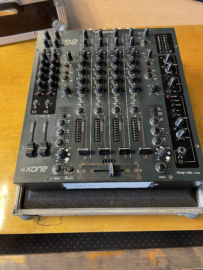 Allen & Heath Xone 92 mixer, Muziek en Instrumenten, Mengpanelen, Ophalen, Gebruikt, Minder dan 5 kanalen, Microfooningang