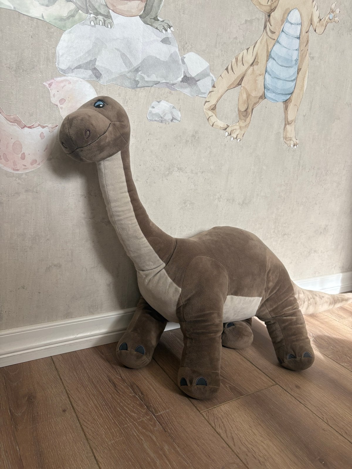 IKEA JÄTTELIK Dinosaurus Brontosaurus Knuffel grote versie, Ophalen of Verzenden, Zo goed als nieuw, Bruin, Groot (groter dan 80 cm)