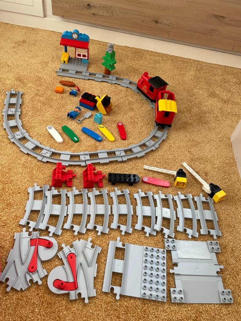 LEGO Duplo Treinset met Station en Extra Rails, Inclusief minifiguren, Gebruikt, Overige thema's, Ophalen of Verzenden