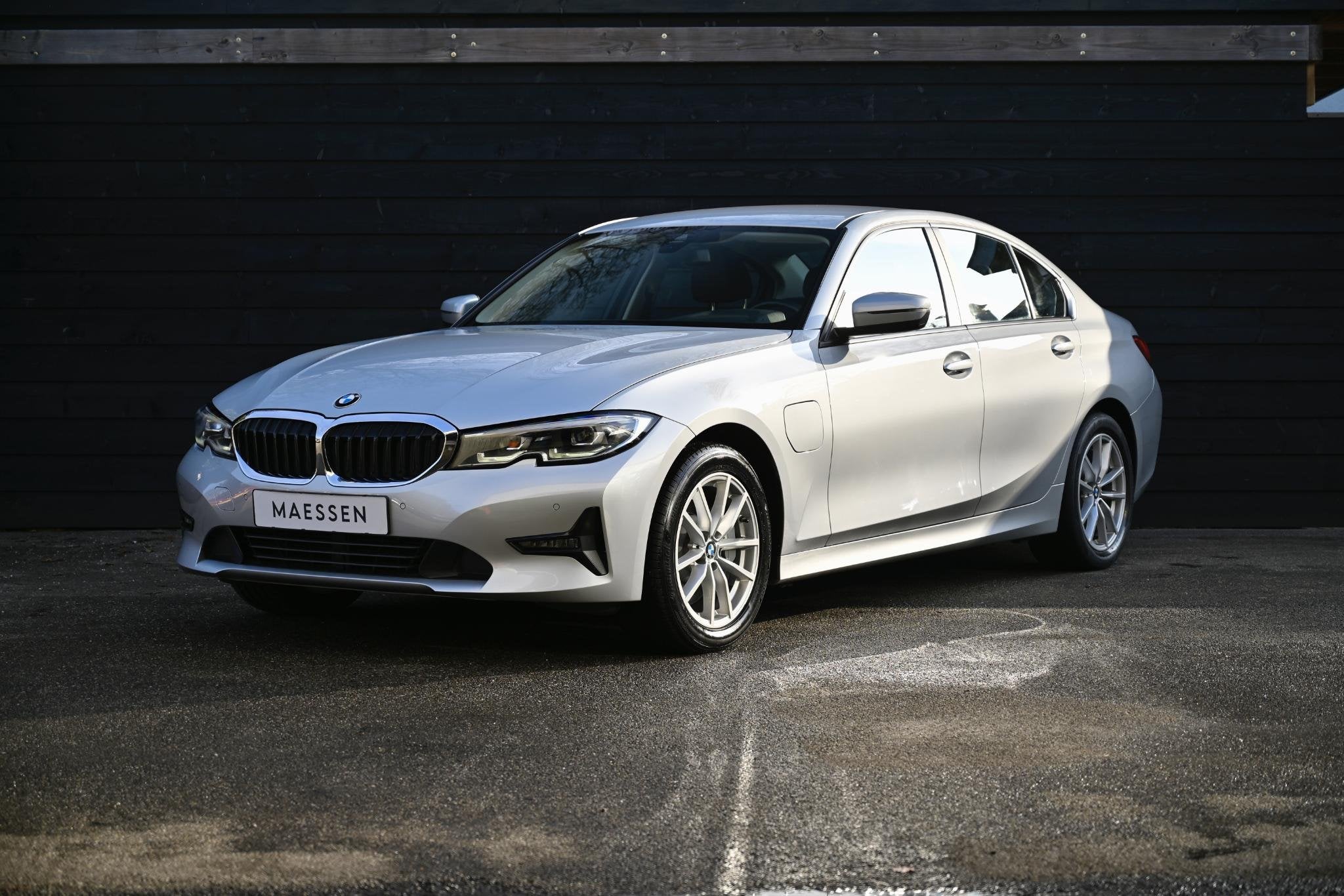 BMW 3-serie 330e eDrive Edition | Bruin Leder | BTW | LED, Auto's, 1998 cc, Achterwielaandrijving, Gebruikt, 4 cilinders