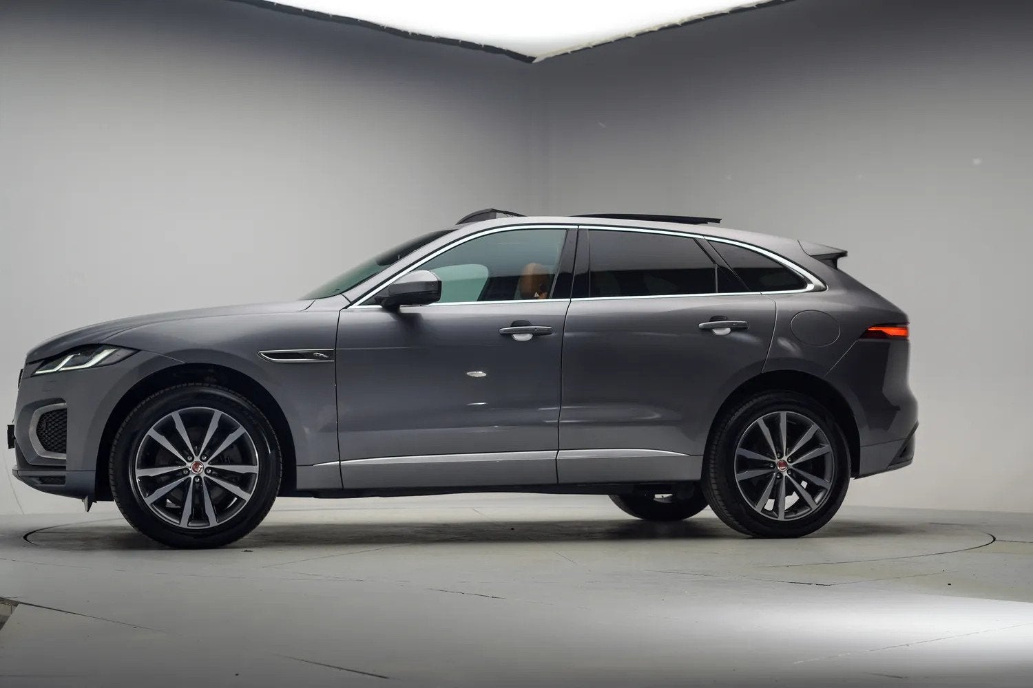 Jaguar F-Pace P400e PHEV R-Dynamic SE [ Panorama Leder Merid, Auto's, 404 pk, Gebruikt, 4 cilinders, 2000 kg