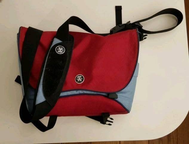 Crumpler Roll-O-Notes laptop bag, Ophalen, Rood, Zo goed als nieuw, Tabletvak