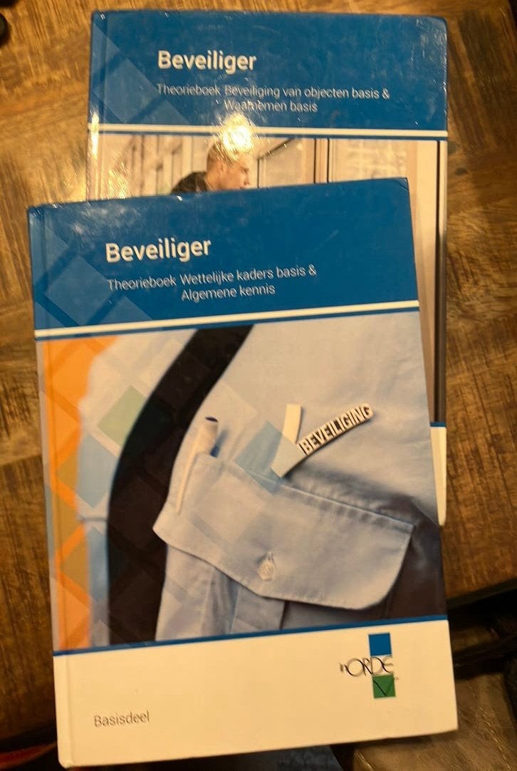 InOrde opleiding beveiliger theorieboeken, Ophalen of Verzenden, Beta, Zo goed als nieuw, MBO