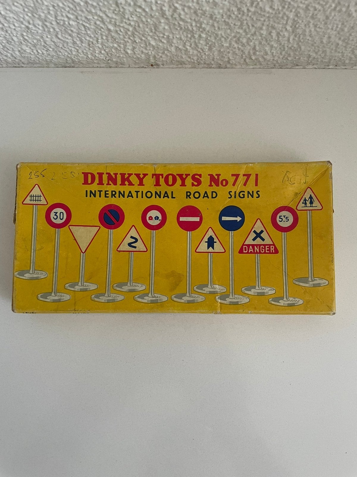 Dinky Toys set van 12 verkeersborden 771 met doos en deksel, Ophalen of Verzenden, Zo goed als nieuw, Overige typen, Dinky Toys