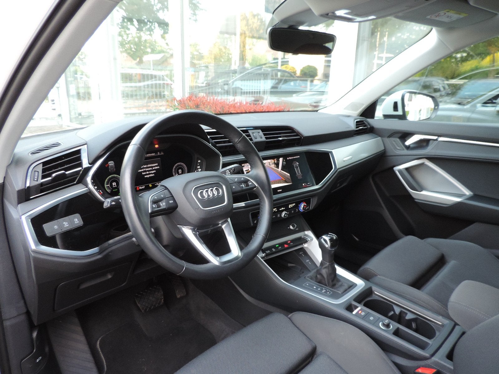 Audi Q3 45 TFSI e PHEV S-tronic - Memory | ACC | Camera | Pa, Auto's, Audi, 12 maanden, Stof, Gebruikt, Zwart