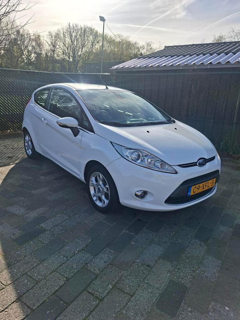 Ford Fiësta 1.25 titanium 60KW 3DR 2012 Wit, Voorwielaandrijving, Stof, 600 kg, 4 cilinders