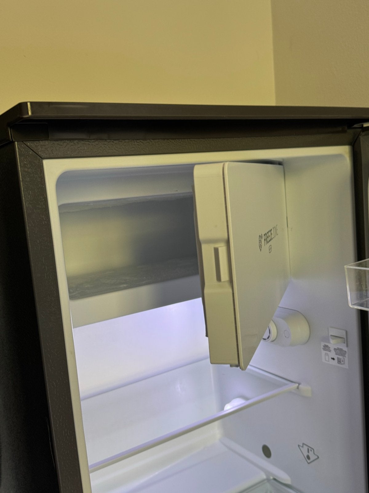 Exquisit Mini Koelkast - Zo goed als nieuw met vriesvak, Witgoed en Apparatuur, Koelkasten en IJskasten, Ophalen, Energieklasse A of zuiniger