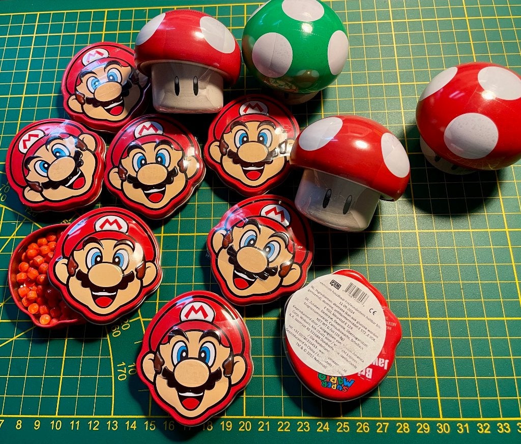 Vintage Nintendo snoep blikjes Mario Brick en Mushroom (12), Verzamelen, Verzenden, Nieuw, Overige, Overige merken