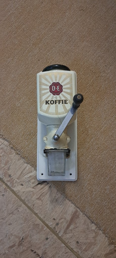 Koffiemolen van douwe egberts, Ophalen