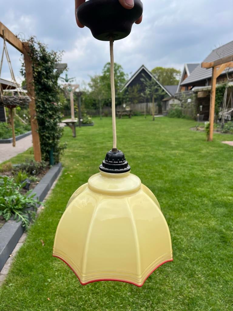 Originele Vintage Hanglamp Opalineglas Beige/rood, Jaren '30, Ophalen, Zo goed als nieuw, Glas, Minder dan 50 cm
