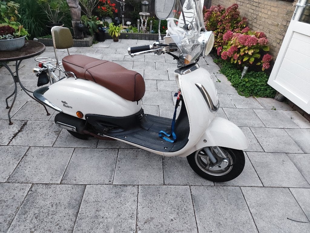 Grande Retro 50cc scooter | Nieuwe accu + carburateur, Fietsen en Brommers, Gebruikt, Maximaal 45 km/u, 50 cc, Ophalen