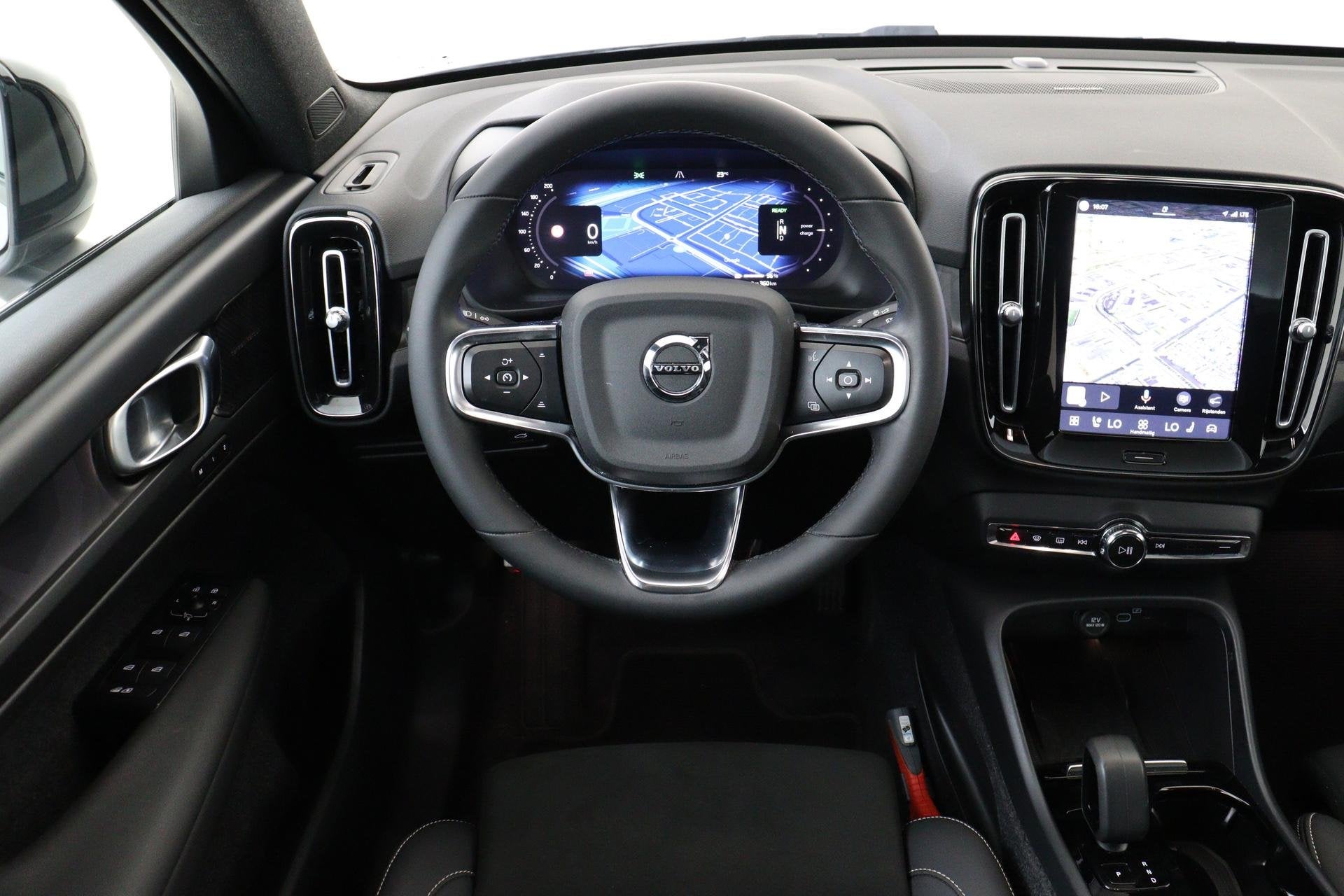 Volvo C40 RECHARGE TWIN INTRO EDITION 78 kWh -PANO.DAK|HARMA, 12 maanden, Leder en Stof, Origineel Nederlands, Vierwielaandrijving