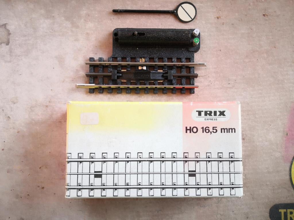 Modeltrein TRIX-EXPRESS 3 rail systeem ontkoppelrail €4.95, Hobby en Vrije tijd, Modeltreinen | H0, Gebruikt, Gelijkstroom, Trix