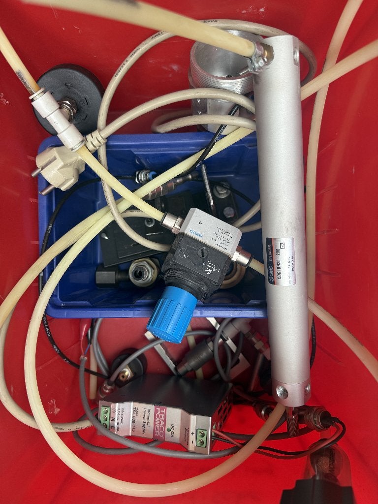 Pneumatische componenten set - Cilinder, ventiel, regelaar, Hobby en Vrije tijd, Elektronica-componenten, Gebruikt, Ophalen of Verzenden