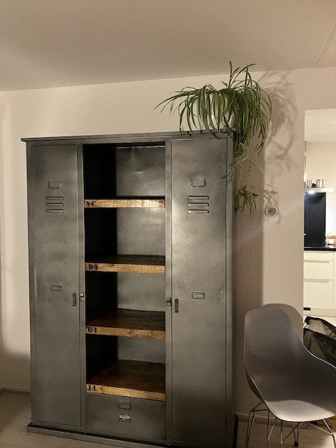 Foto 7 van Industriële Boekenkast (giga meubels)