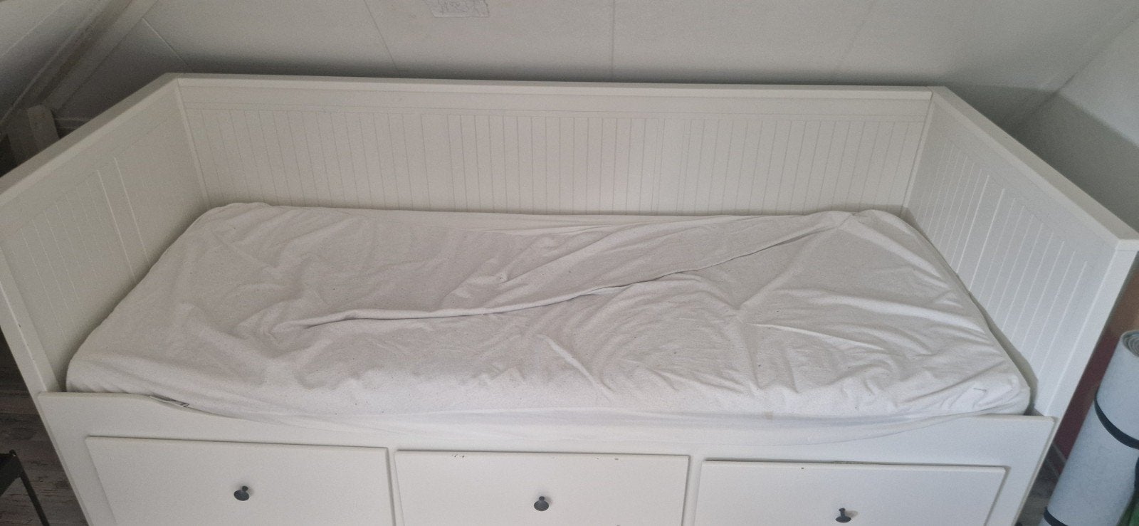 HEMNES bedbank wit met 3 lades en 2 matrassen, Ophalen, Gebruikt, 90 cm, Eenpersoons