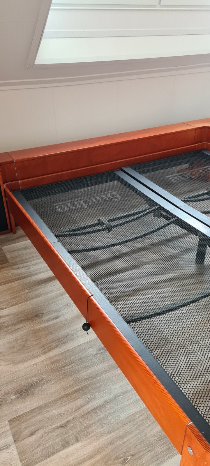 Auping bed met houten frame en verstelbare bedbodems, Ophalen, Bruin, Tweepersoons, 180 cm