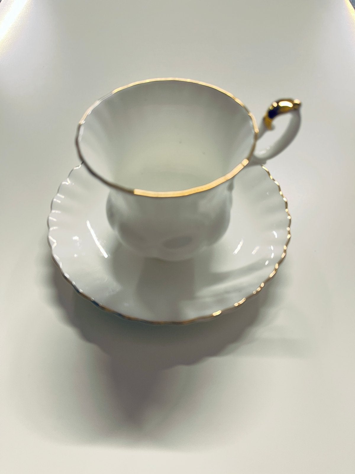 Royal Albert Bone China Val D'or Kop en Schotel, Klassiek, Ophalen of Verzenden, Zo goed als nieuw, Kop(pen) en/of Schotel(s)