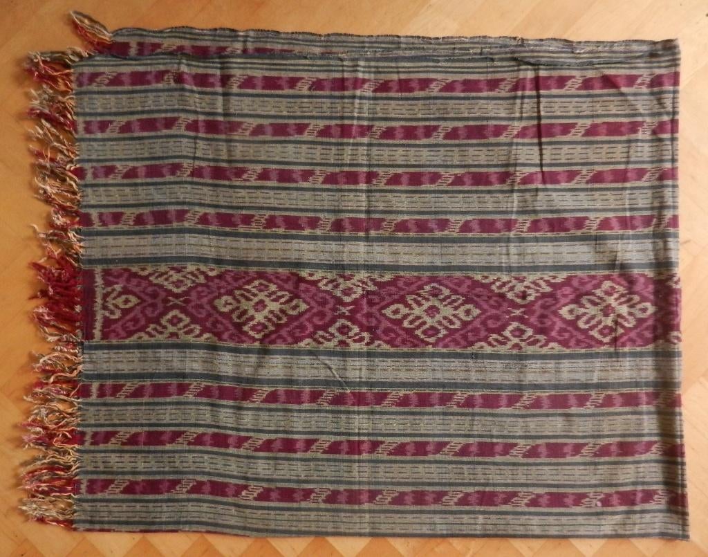Fraaie grote doek met paars en blauw Indonesie 206 x 167 cm, Antiek en Kunst, Antiek | Kleden en Textiel, Ophalen of Verzenden