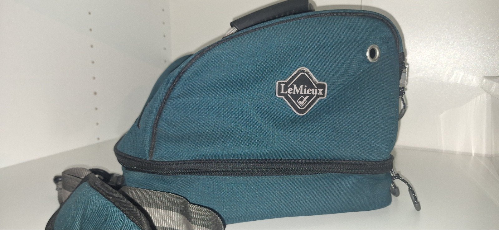 Zo goed als nieuwe LeMieux cap tas - Donkergroen, Ophalen of Verzenden, Zo goed als nieuw