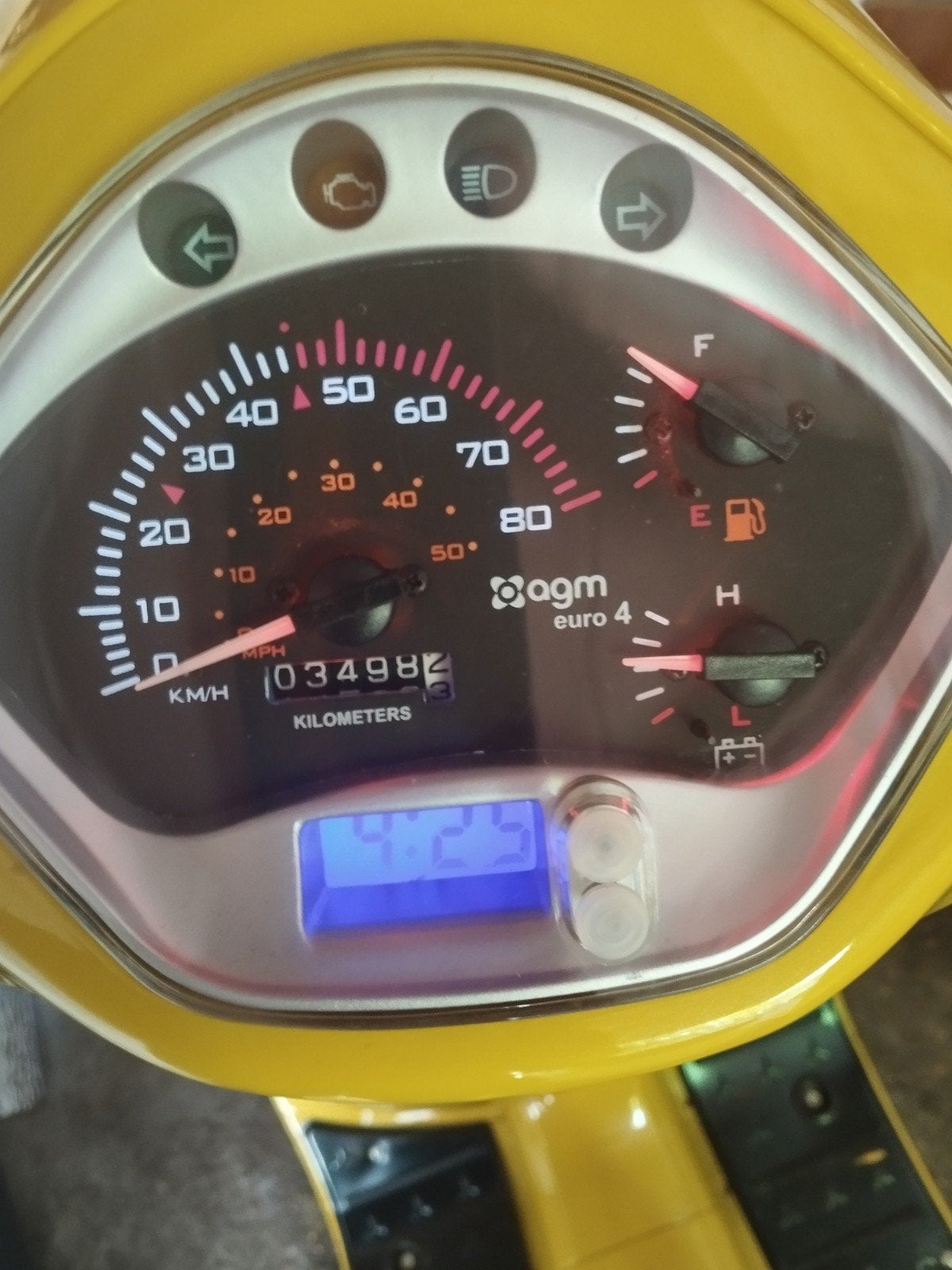 AGM VX50 Scooter - Geel, inclusief topkoffer, Fietsen en Brommers, Ophalen, Gebruikt, Maximaal 45 km/u, AGM