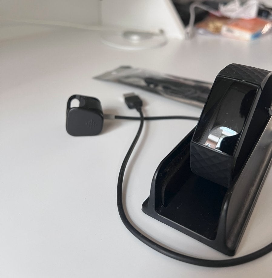 Fitbit Charge 4 – nauwelijks gebruikt – zeer nette staat, Sieraden, Tassen en Uiterlijk, Zwart, Ophalen of Verzenden, Zo goed als nieuw
