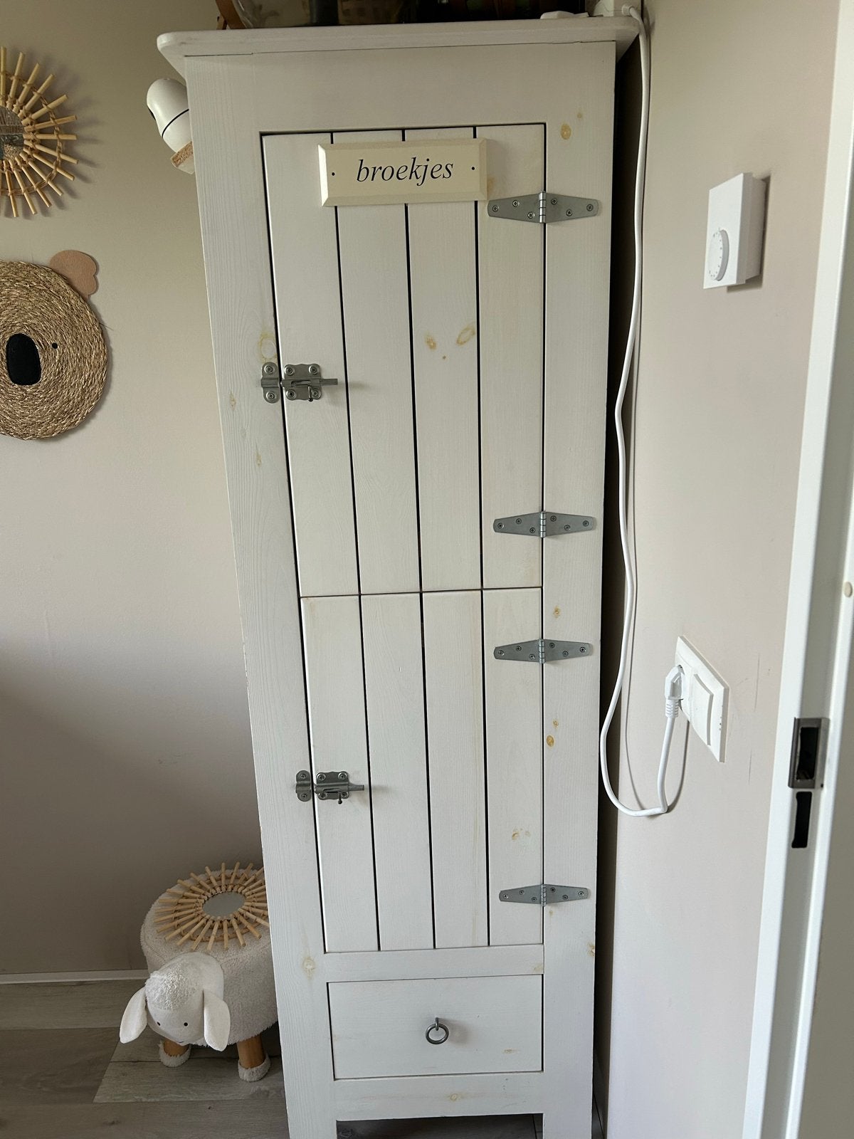 Foto 5 van Complete witte babykamer: ledikant, commode, kledingkast