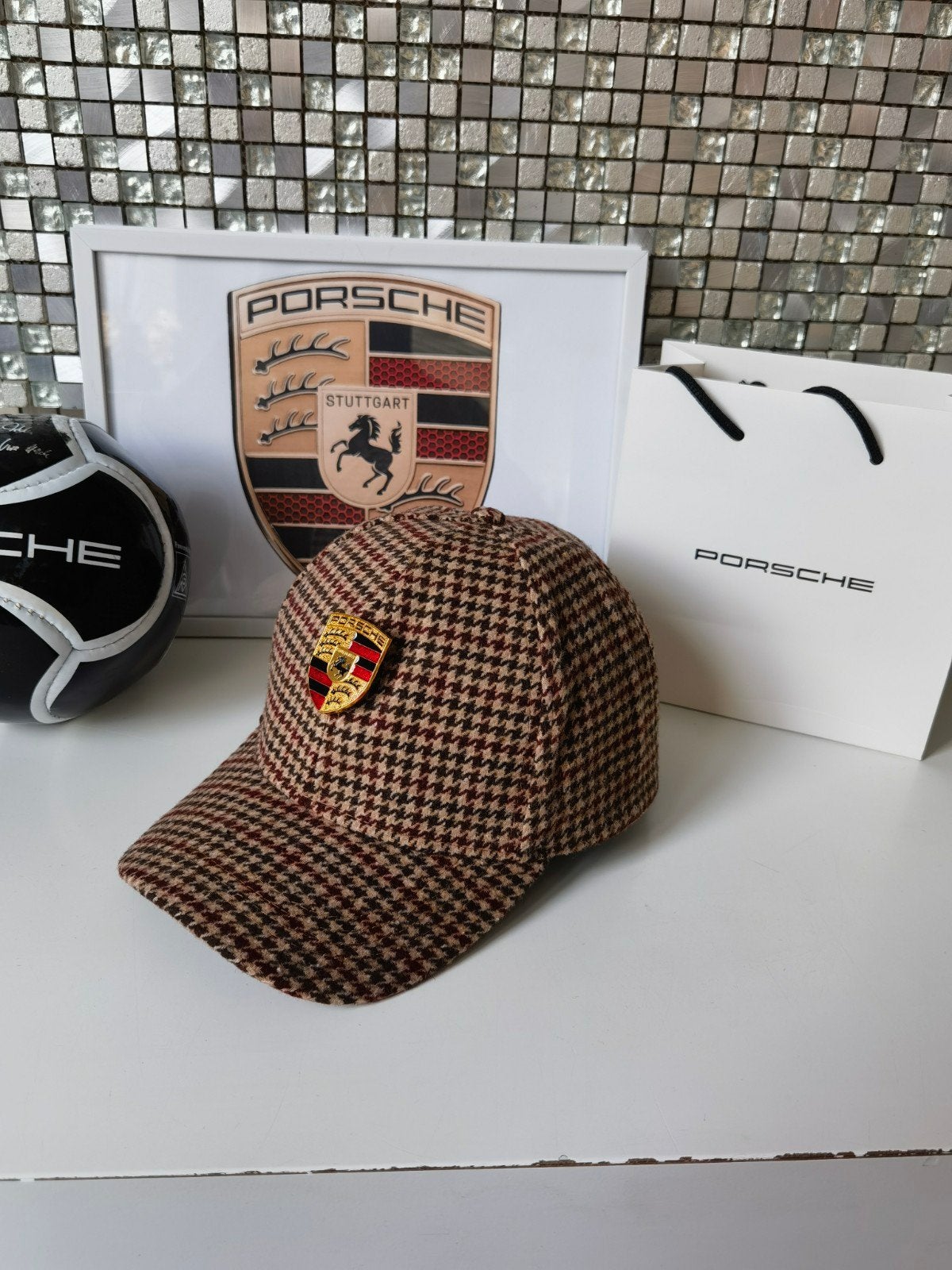 Nieuw porsche pet met heritage Pepita patroon  ️ 

Zie, Nieuw, Pet, Porsche, One size fits all