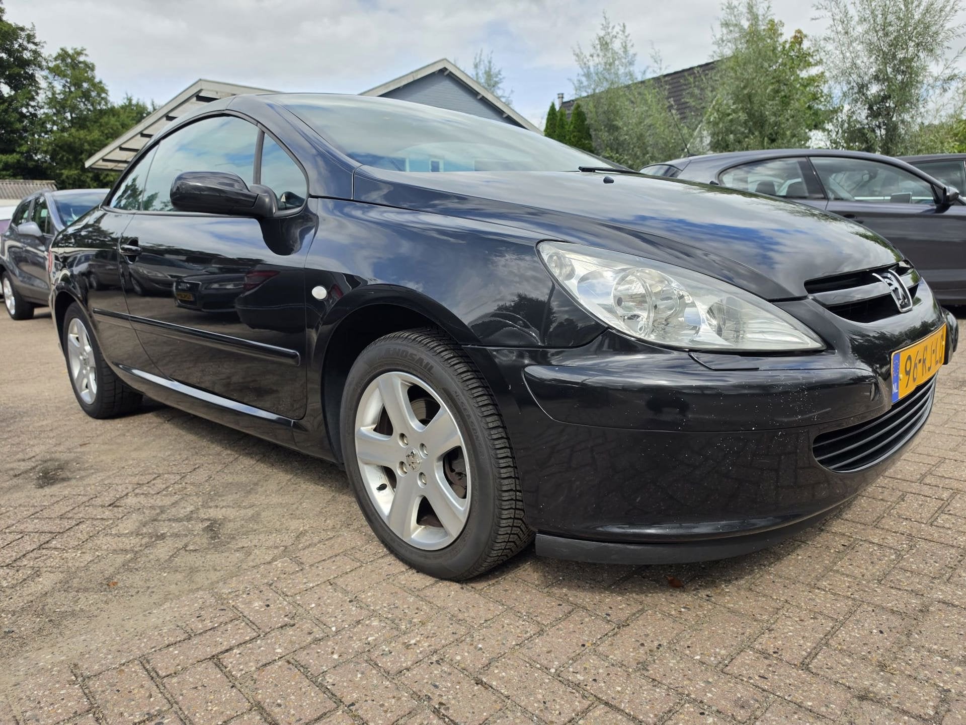 Peugeot 307 CC 2.0-16V ( AUTOMAAT) LEES TEKST !, Auto's, Gebruikt, Zwart, 4 cilinders, Cabriolet