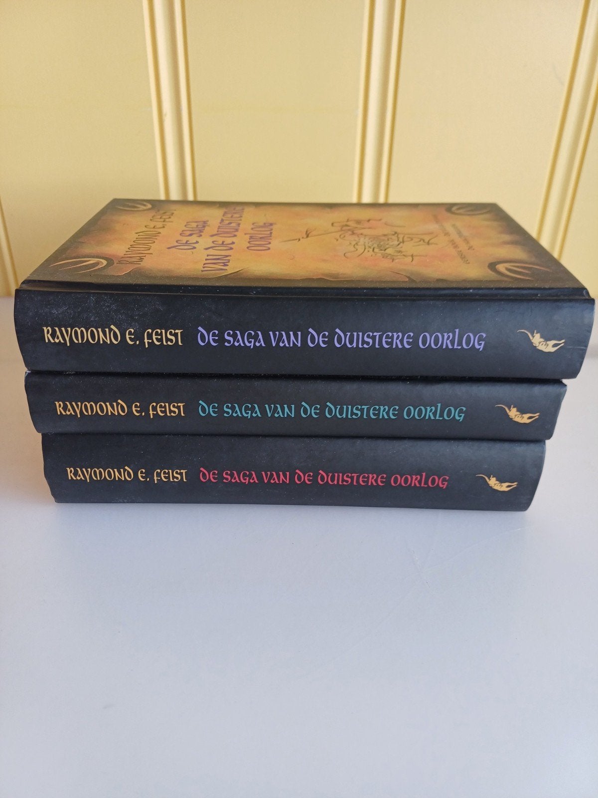 De saga van de duistere oorlog, Ophalen of Verzenden, Gelezen, Raymond E. Feist