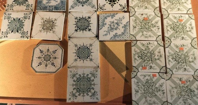 Antieke groen/witte tegels, Antiek en Kunst, Ophalen of Verzenden