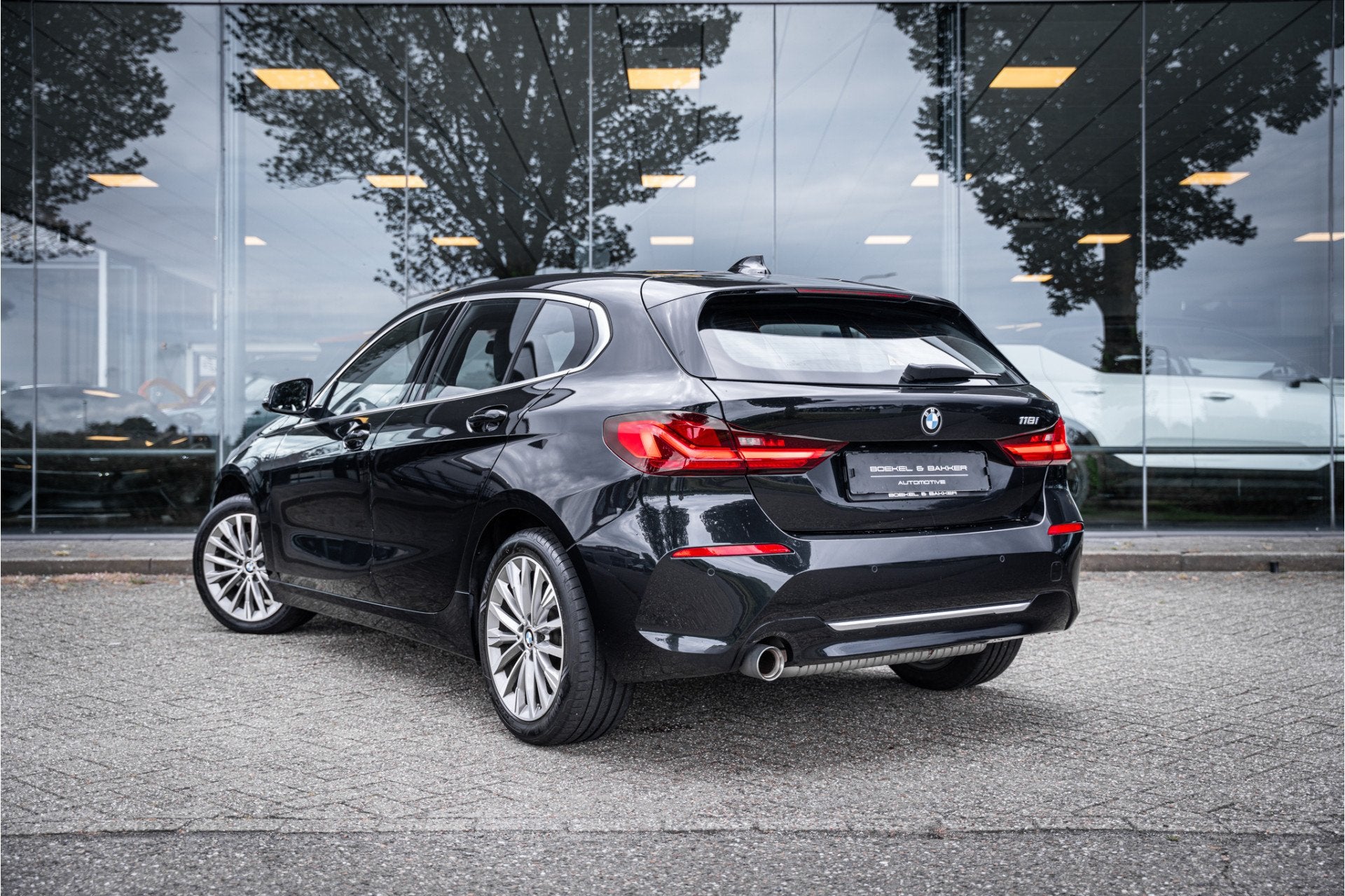 BMW 1-serie 118i Business Edition Plus * Automaat * Leder *, 136 pk, Gebruikt, Zwart, Bedrijf
