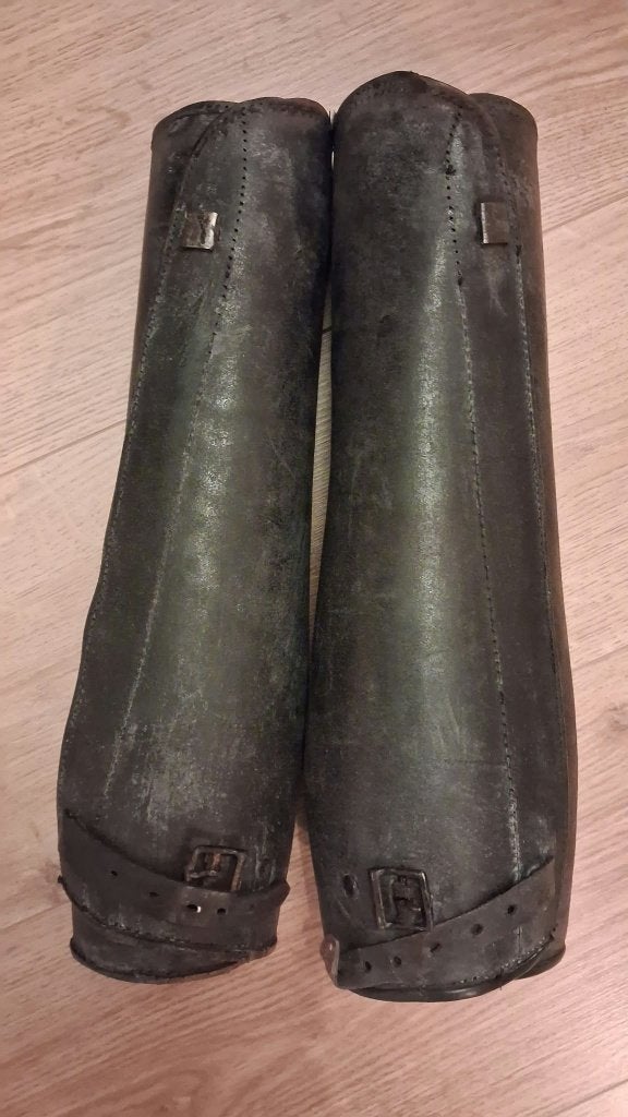 Militaire beenkappen leder omstreeks 1940 - nette staat, Ophalen of Verzenden, Landmacht, Nederland, Kleding of Schoenen