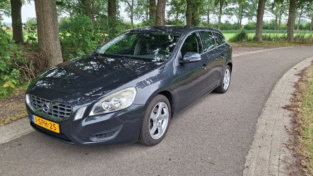 Volvo V60 D3/D4 Momentum 163pk 2011 Grijs, Auto's, Volvo, Voorwielaandrijving, Euro 5, Stof, Zwart