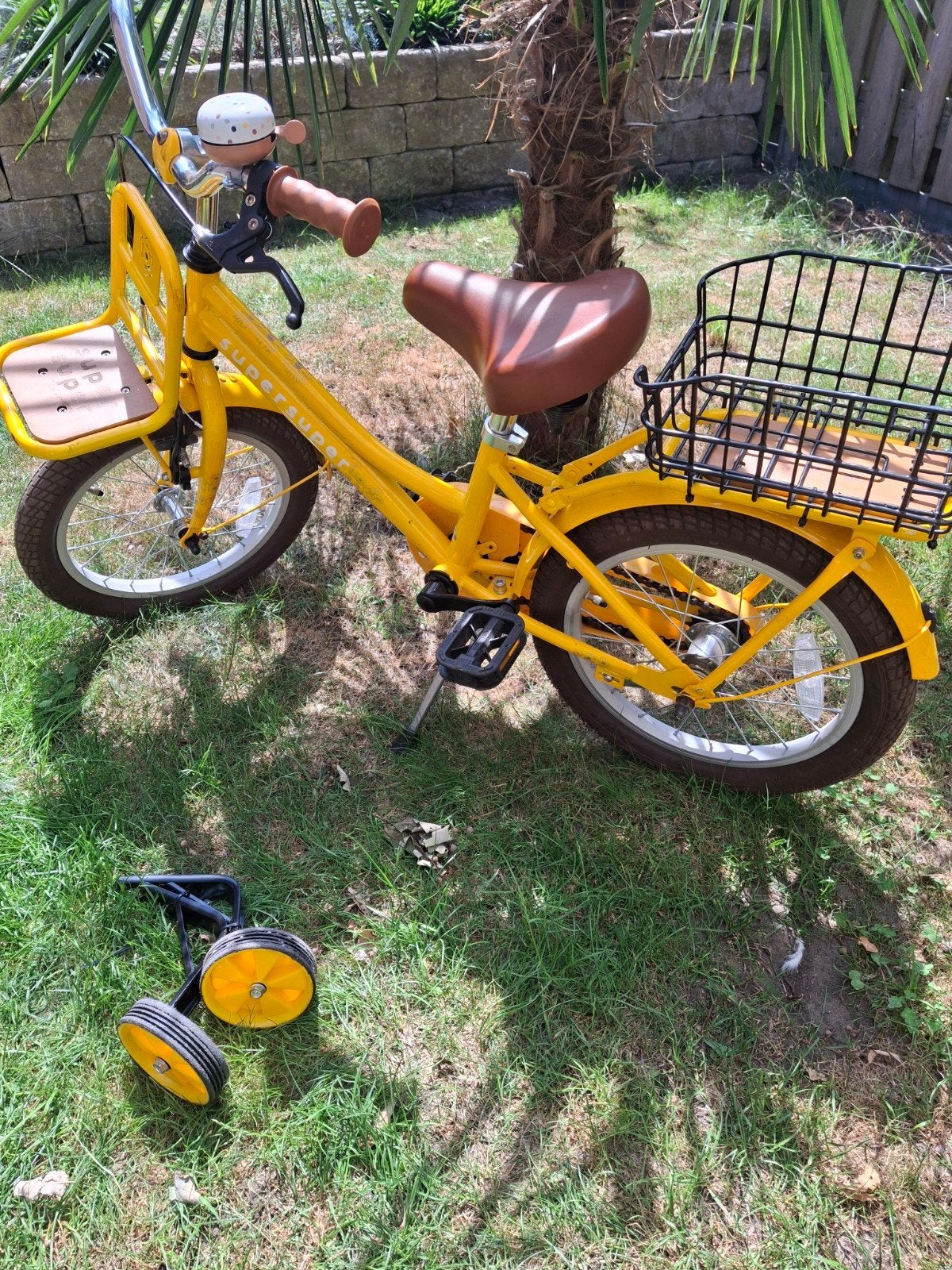 SuperSuper Kinderfiets Geel met Mand en Zijwieltjes, Fietsen en Brommers, Ophalen, Gebruikt, 16 tot 20 inch, Zijwieltjes