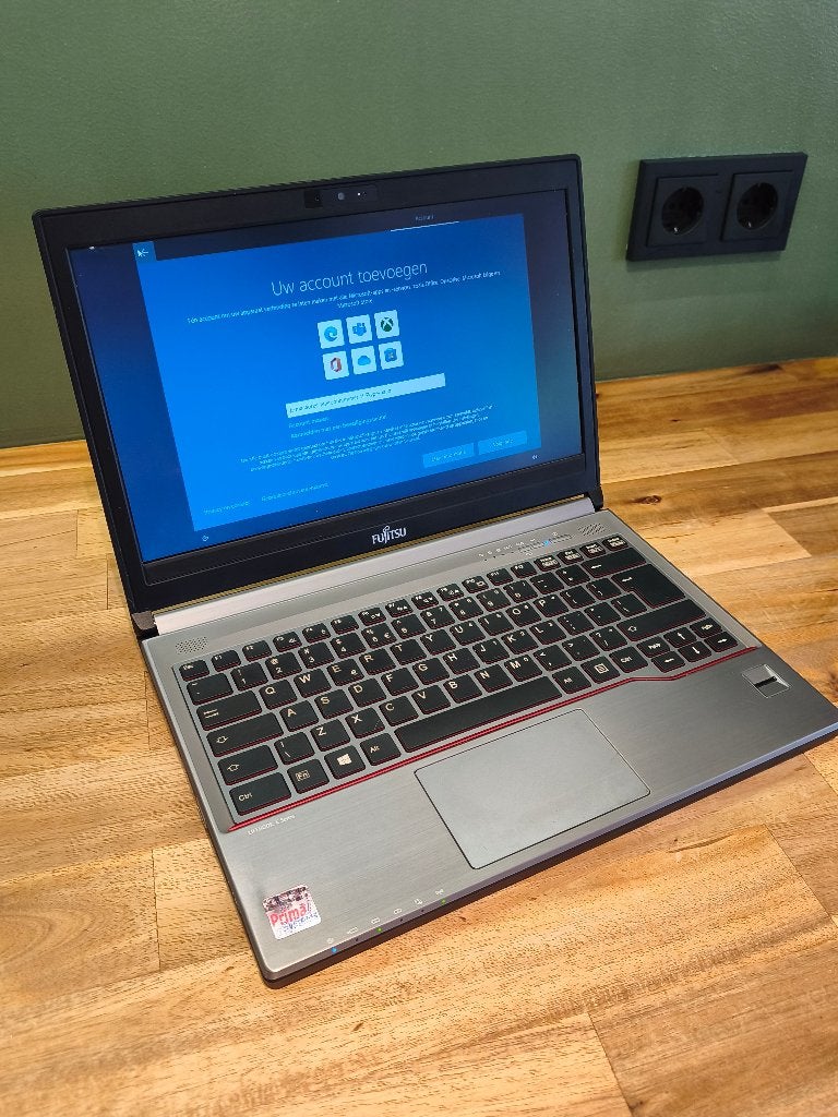 Fujitsu Lifebook E734 (refurbished)Core i5-4200m, 2 tot 3 Ghz, Qwerty, 8 GB, 13 inch