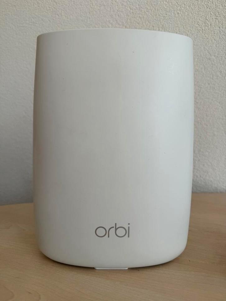 Netgear Orbi Router RBR50v2 + 2 satelieten plus wandhouders., Ophalen of Verzenden, Zo goed als nieuw, Router